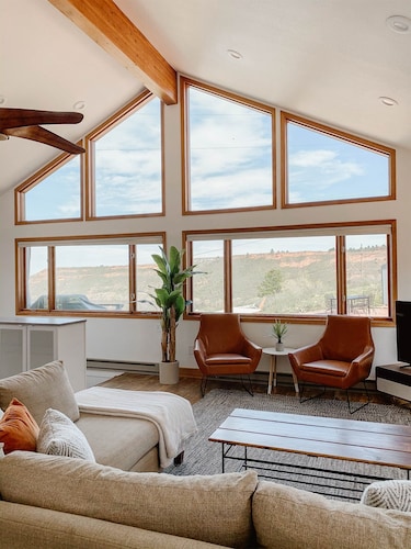 Reservoir Retreat with Hot Tub and Views