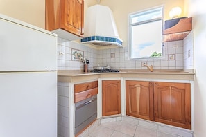 Réfrigérateur, micro-ondes, plaque de cuisson, lave-vaisselle