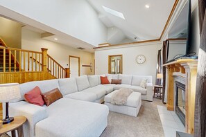 TV, fireplace, DVD player, books