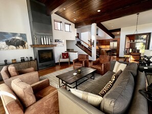 Smart-TV, Kamin, Stereoanlage