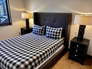 3 bedrooms, iron/ironing board, WiFi, bed sheets - Schaffer's Mill, luxurious 2,864 sq. ft contemporary townhome, dogs considered. (Truckee)