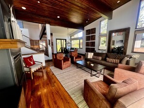 Smart TV, fireplace, stereo - Schaffer's Mill, luxurious 2,864 sq. ft contemporary townhome, dogs considered. (Truckee)