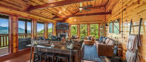 Smart TV, chimenea, futbolito