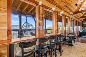 Interior - Soaring Views Lodge: Indoor Pool, Theater, Game Room & Epic Cliffside Views (Sevierville)