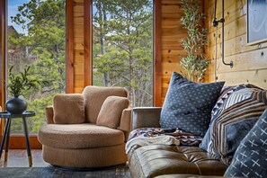 Smart TV, chimenea y futbolito 