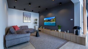 Smart TV, video library, stereo