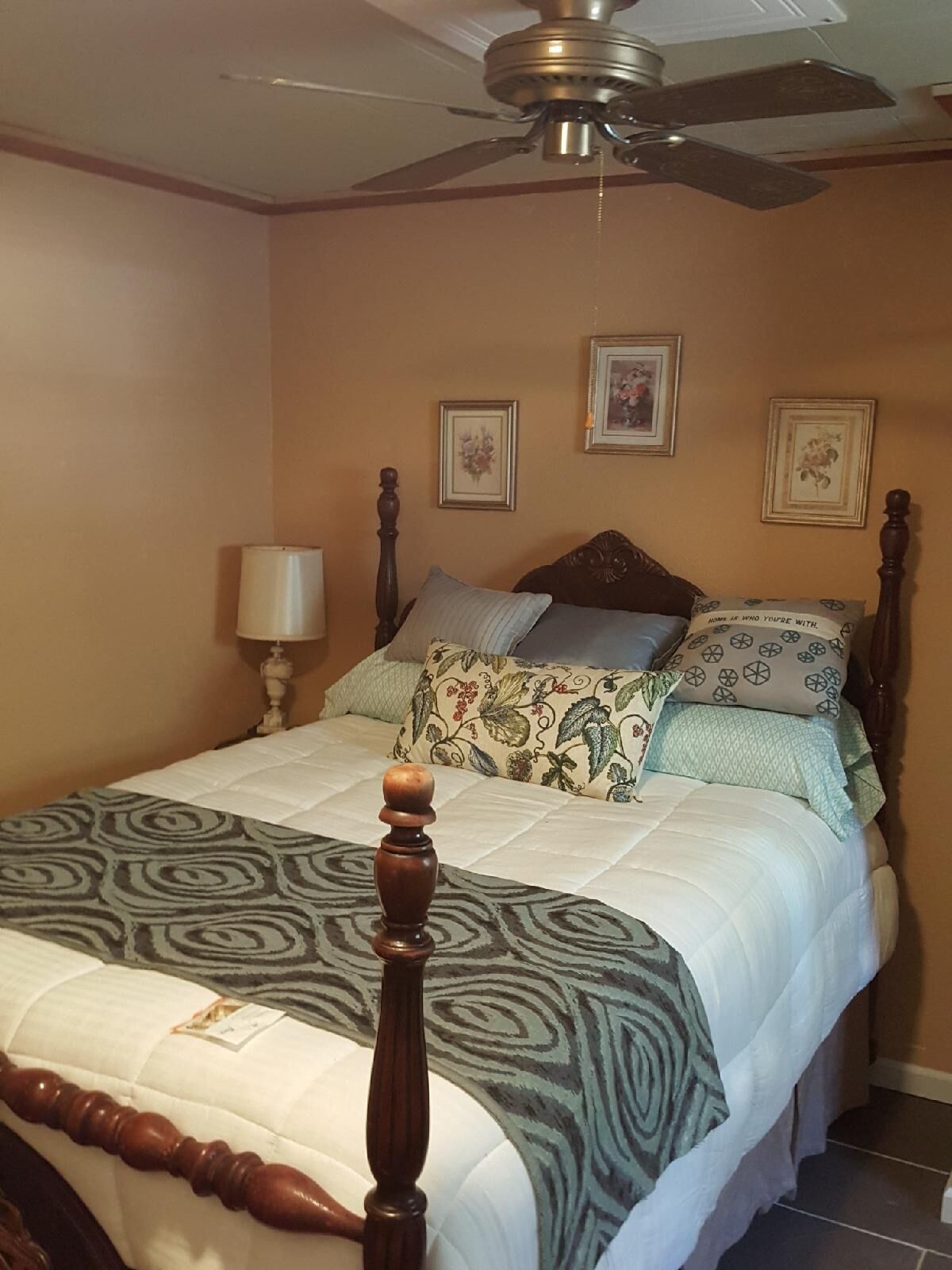 Entire House  Private Dock & Deck at Vintage Point Across from Marina at MM66