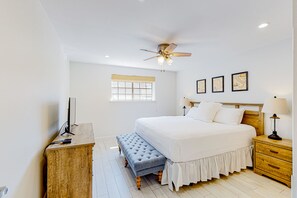 3 slaapkamers, een strijkplank/strijkijzer, wifi, beddengoed