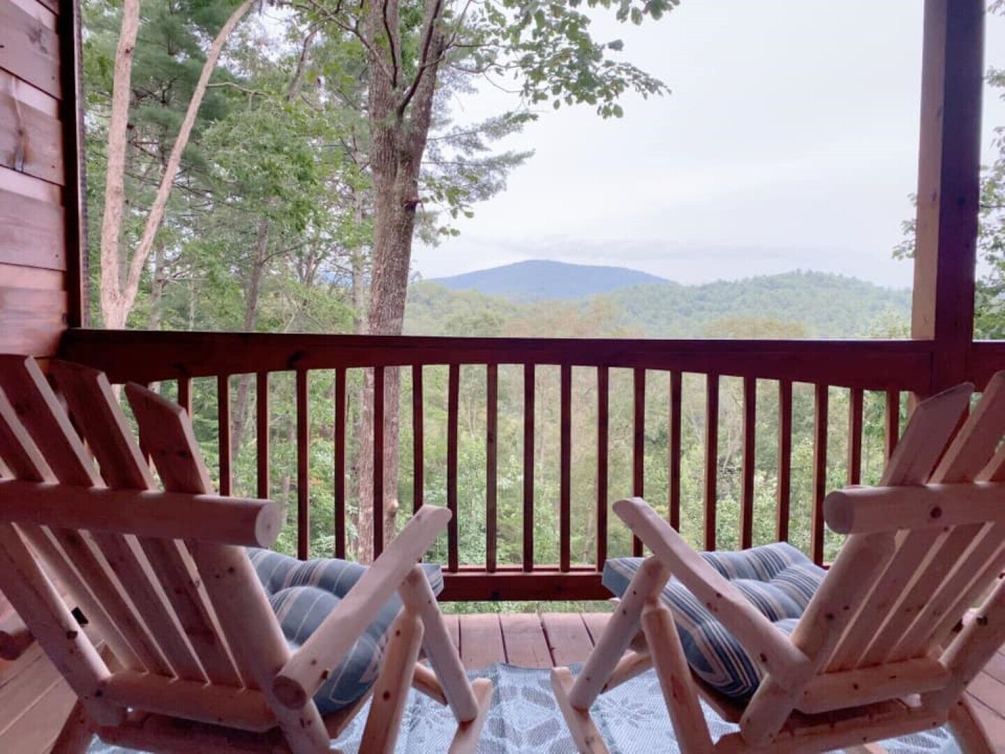 The Wine Retreat Cabin" - Relax & Uncork!