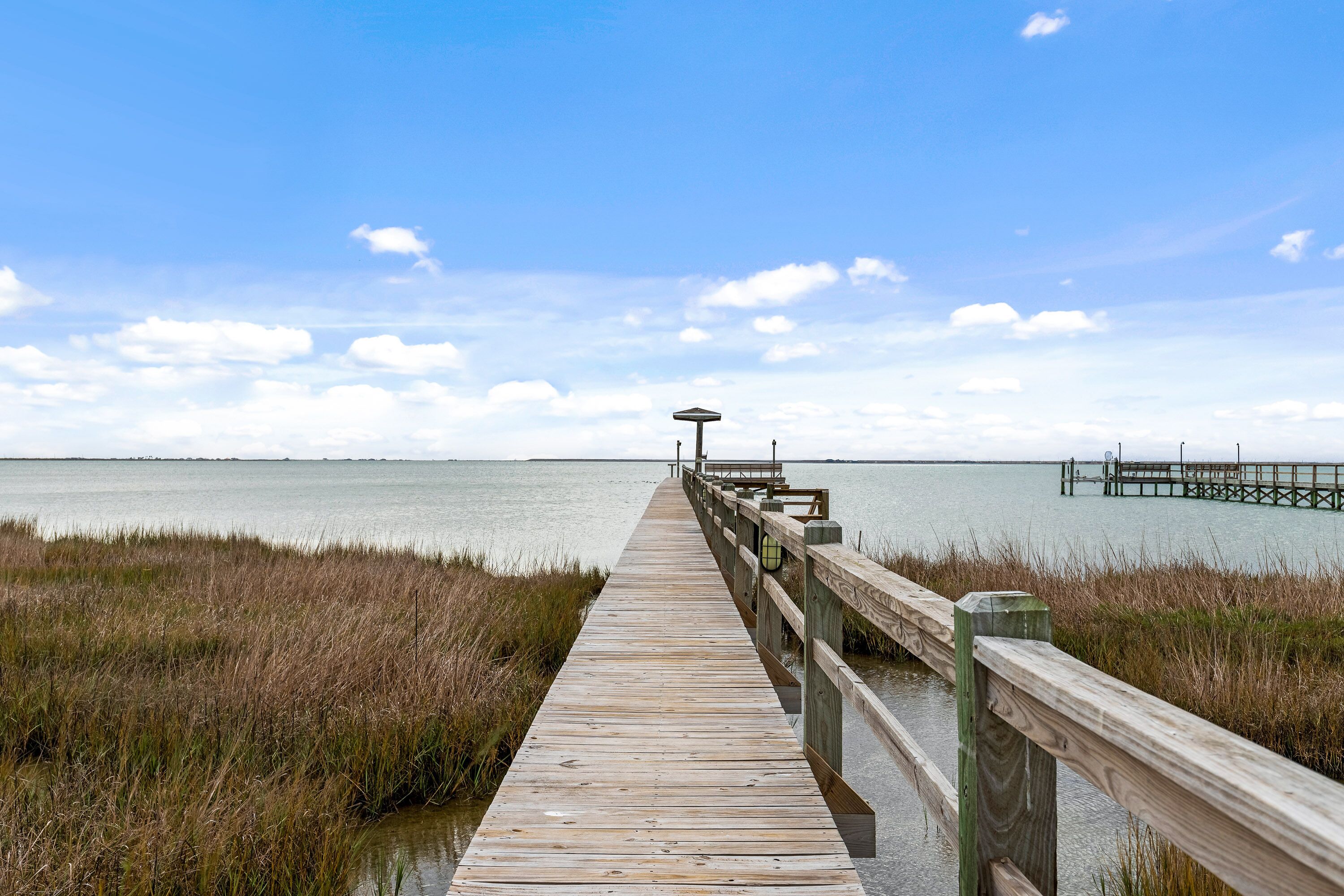 Rockport Bay Home- Private Lighted Pier: kayaks and kayak launch