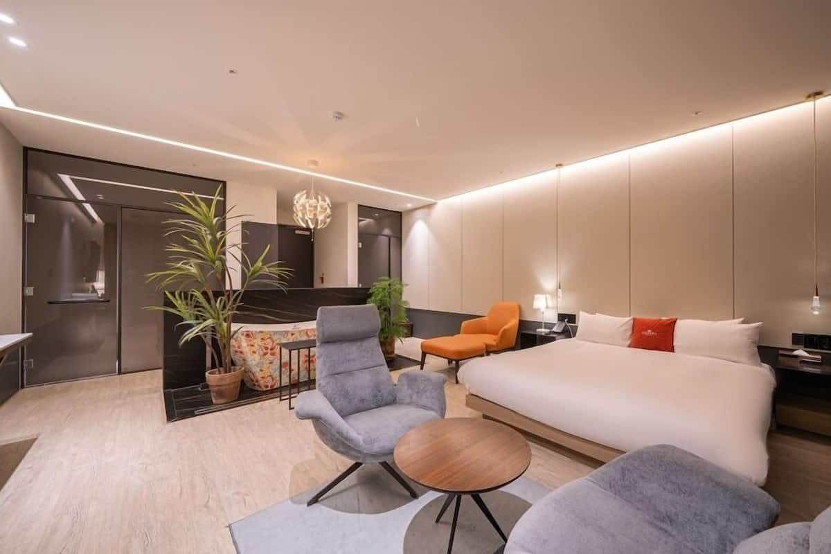 Suite | 1 habitación, decoración personalizada y muebles diferentes
