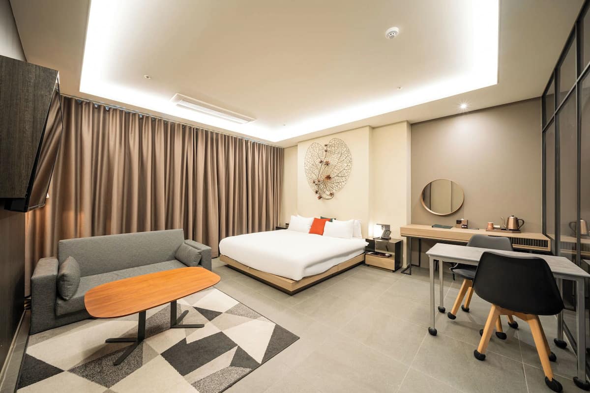 Habitación doble superior | 1 habitación, decoración personalizada y muebles diferentes
