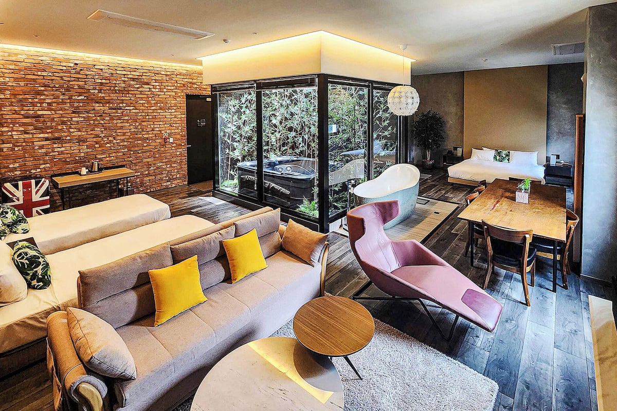 Penthouse | WiFi (free), individually decorated, individually furnished, bed sheets