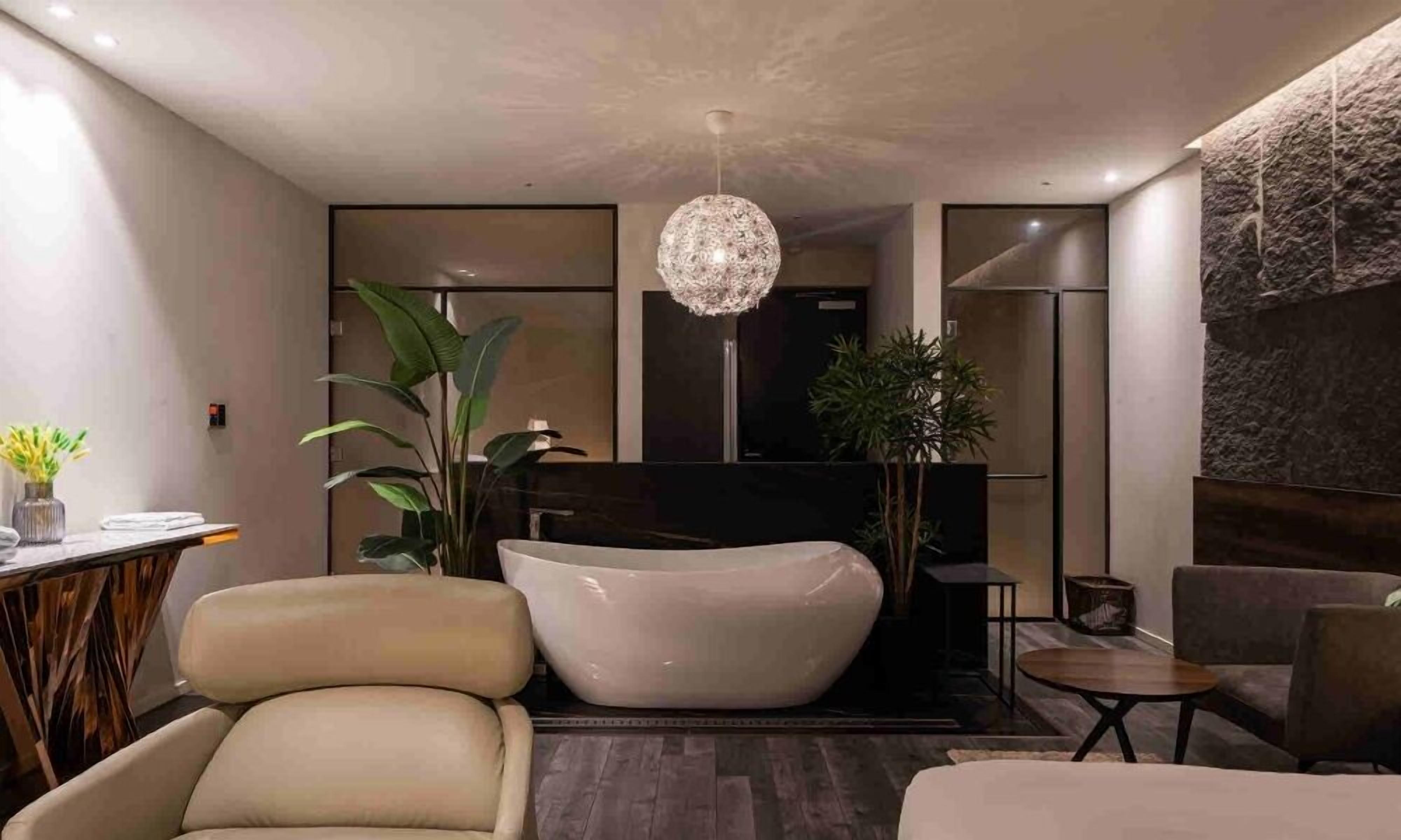 Business Suite | Decoración individual, mobiliario individual, wifi gratis y ropa de cama