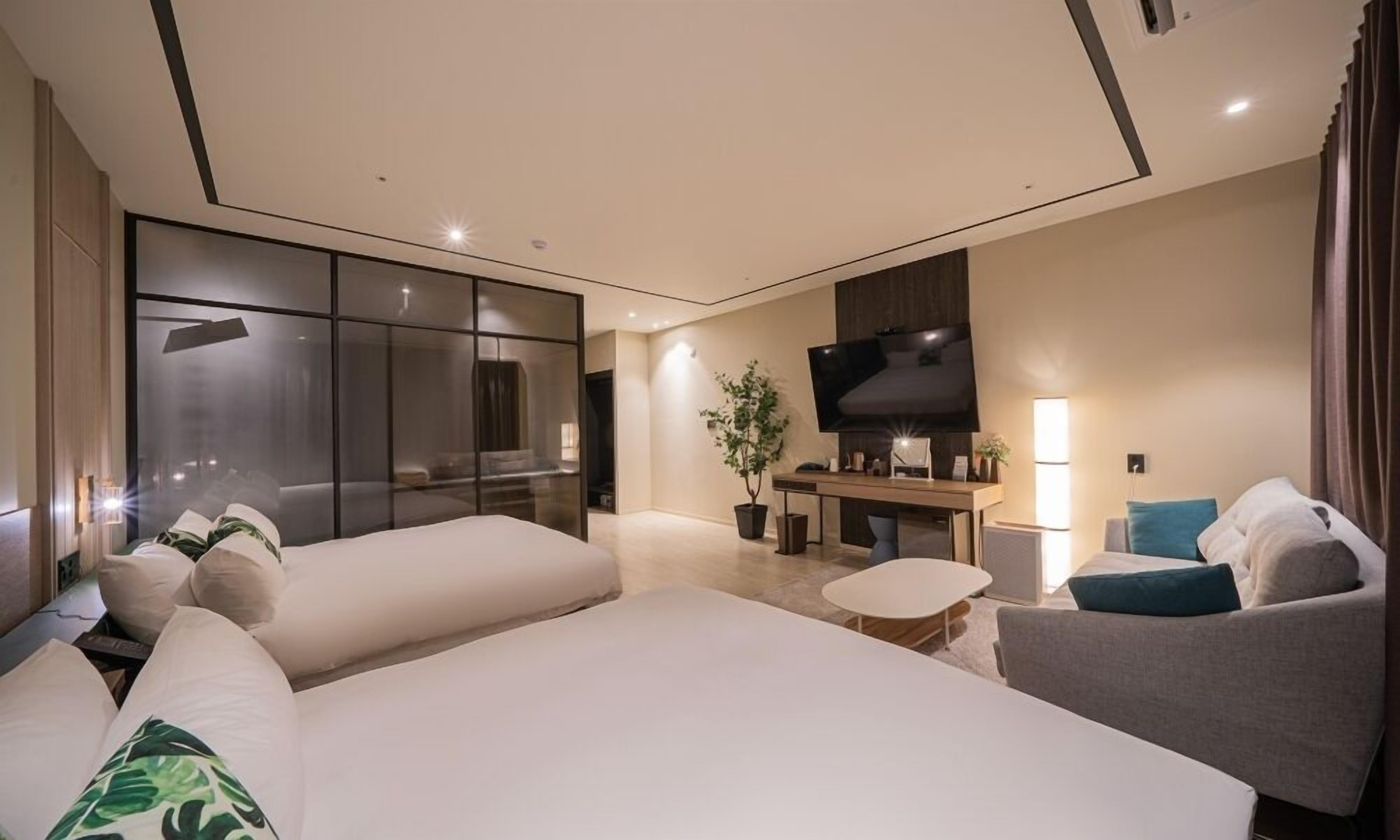 family suite twin | 1 bedroom, free wifi, bed sheets