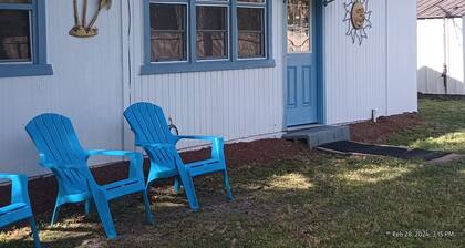 Cozy Comfortable 1/1 bedroom Cottage