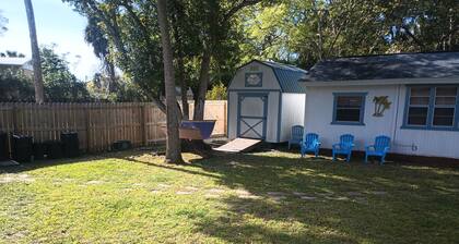 Cozy Comfortable 1/1 bedroom Cottage