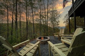 Property grounds - Secluded Mtn View - 5 ACRES Private Cabin - Hot tub + Outdoor fireplace + Hiking (Cherry Log)