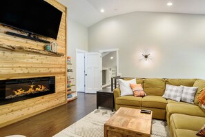 Smart TV, chimenea y reproductor de DVD 