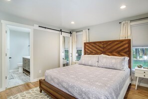 5 bedrooms, travel cot, free WiFi, bed sheets - Modern & Spacious Holland home with a hot tub, pool table, fire pit and more! (Holland)