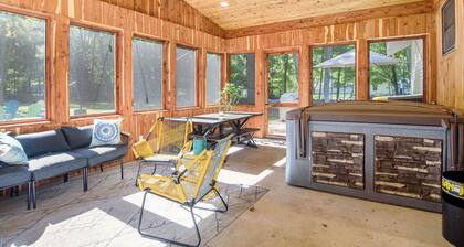 Modern & Spacious Holland home with a hot tub, pool table, fire pit and more!