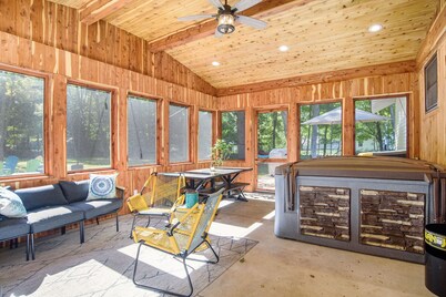 Modern & Spacious Holland home with a hot tub, pool table, fire pit and more!