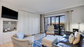 Una televisión, una oficina