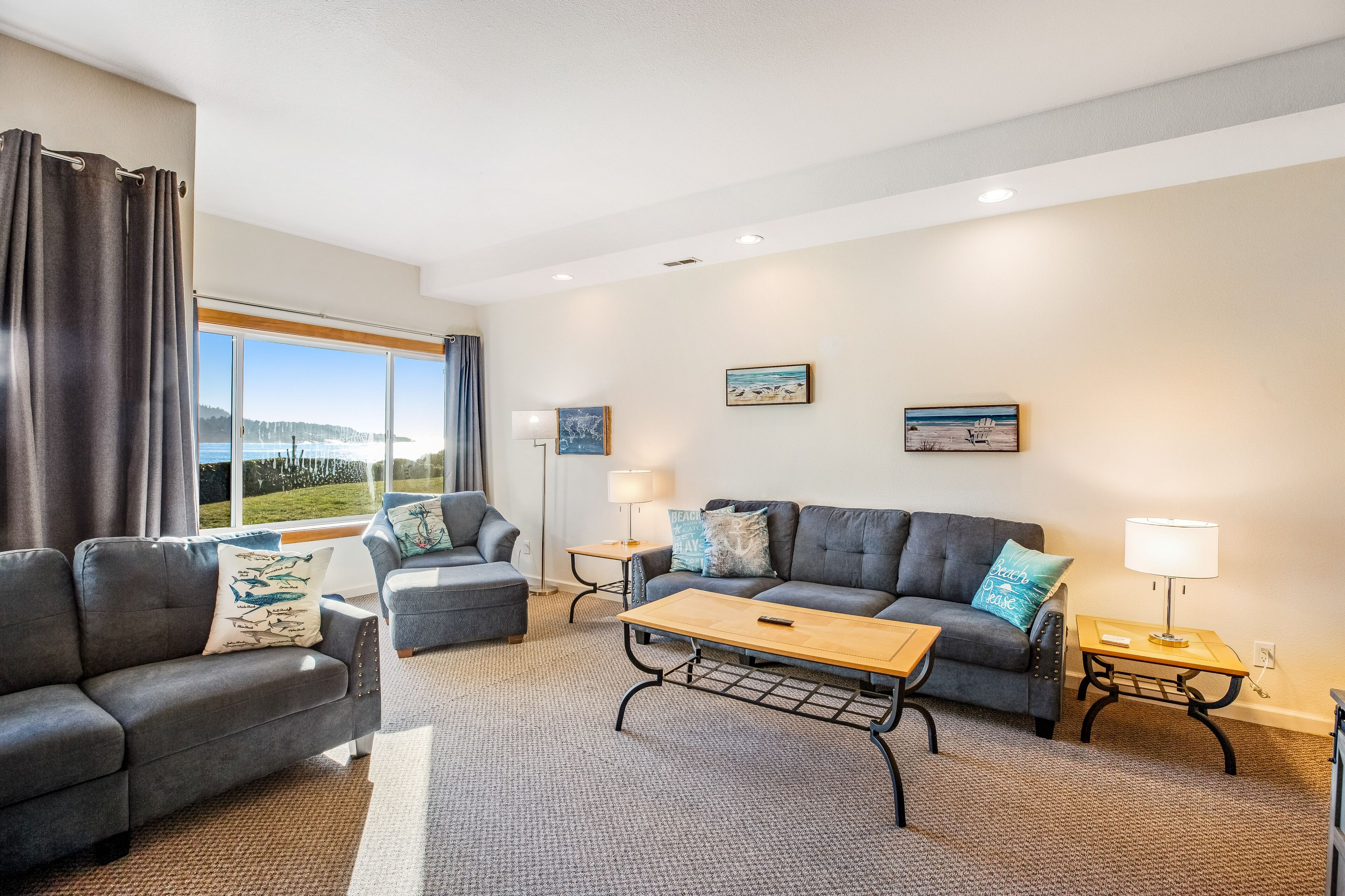 Inviting condo near beach and town with fireplace - great for whale watching!