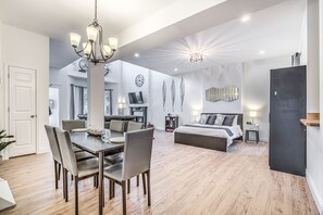 1 slaapkamer, een bureau, een strijkplank/strijkijzer, gratis wifi