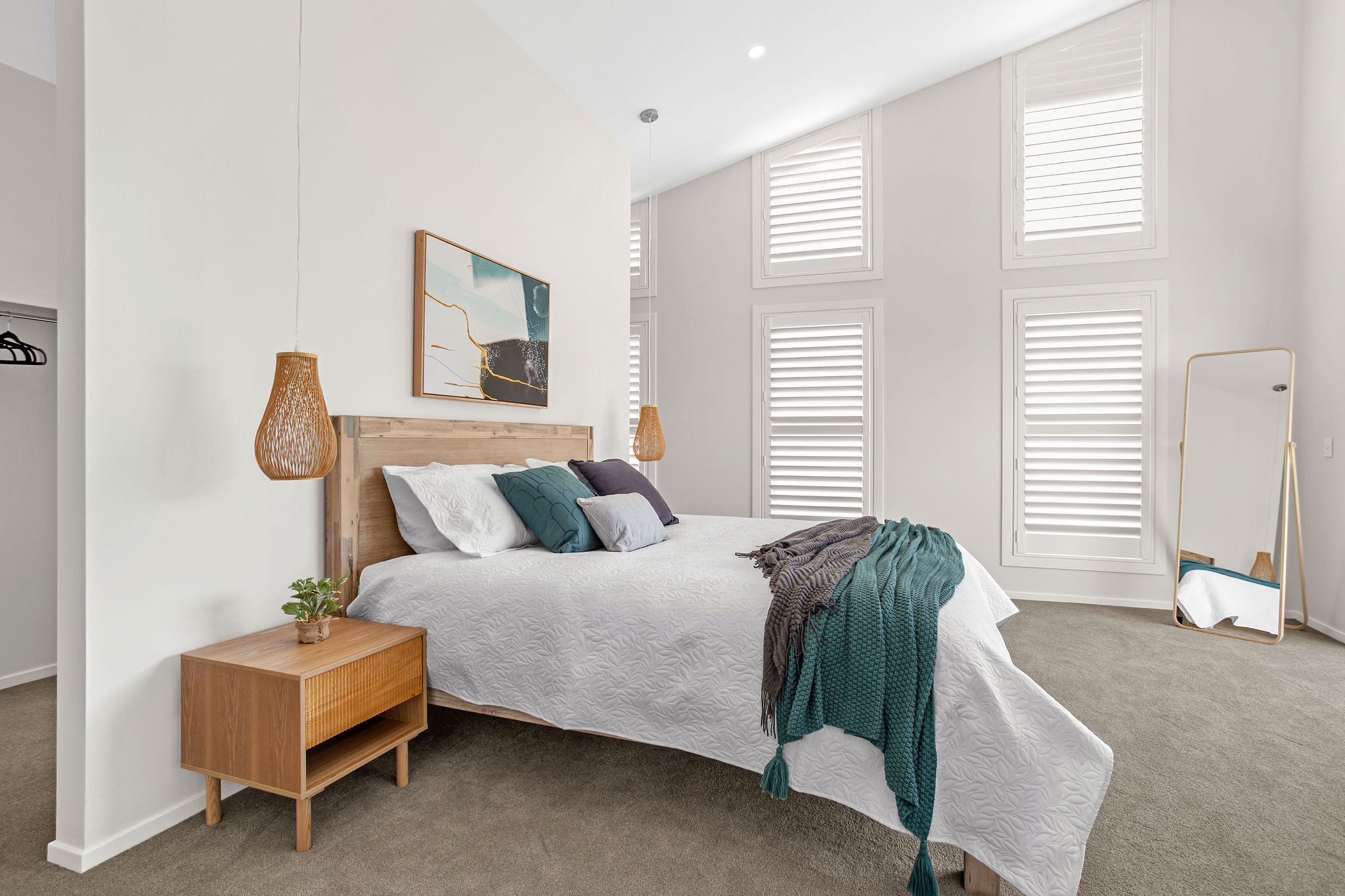 4 bedrooms, desk, iron/ironing board, travel cot