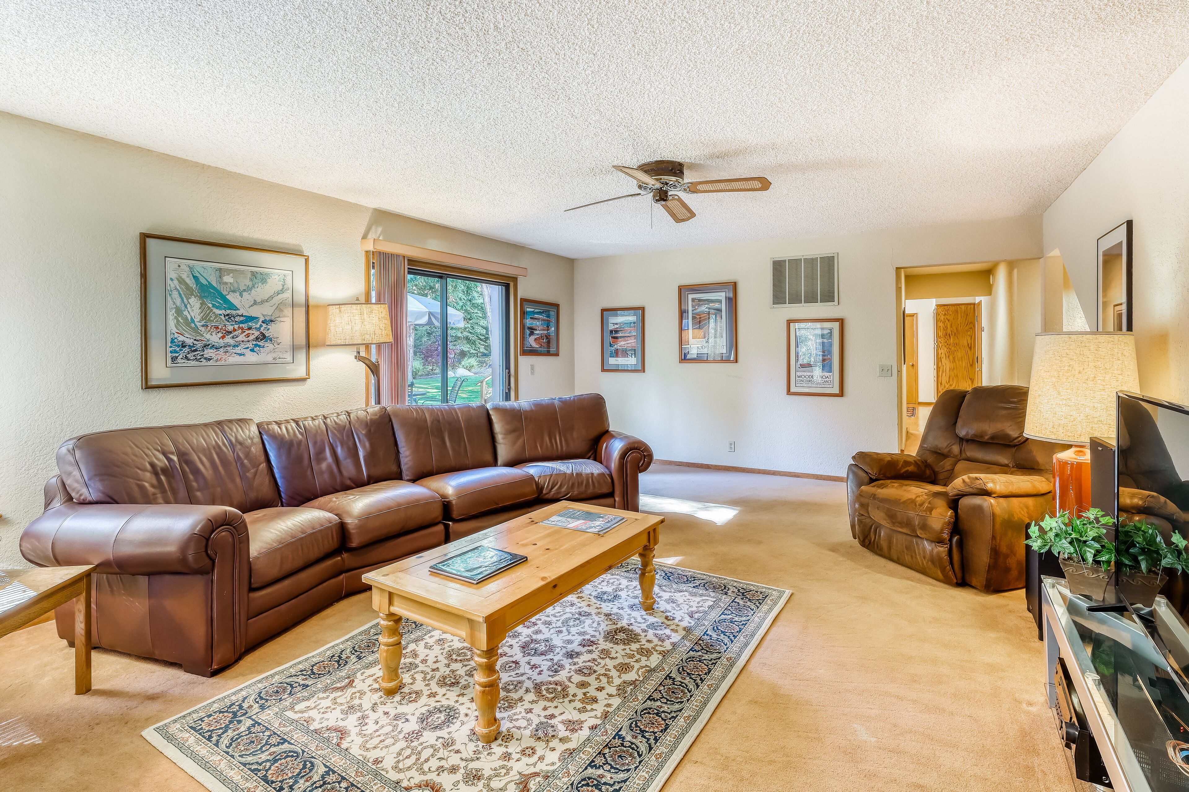 Family-friendly home w/ a beautiful yard & deck - close to the lake & ski slopes