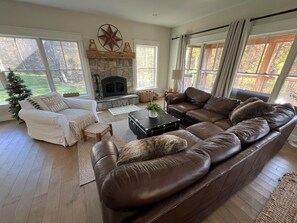 Smart-TV, Kamin, DVD-Player, Tischfußball