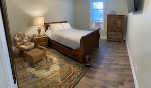 5 bedrooms, iron/ironing board, free WiFi, bed sheets