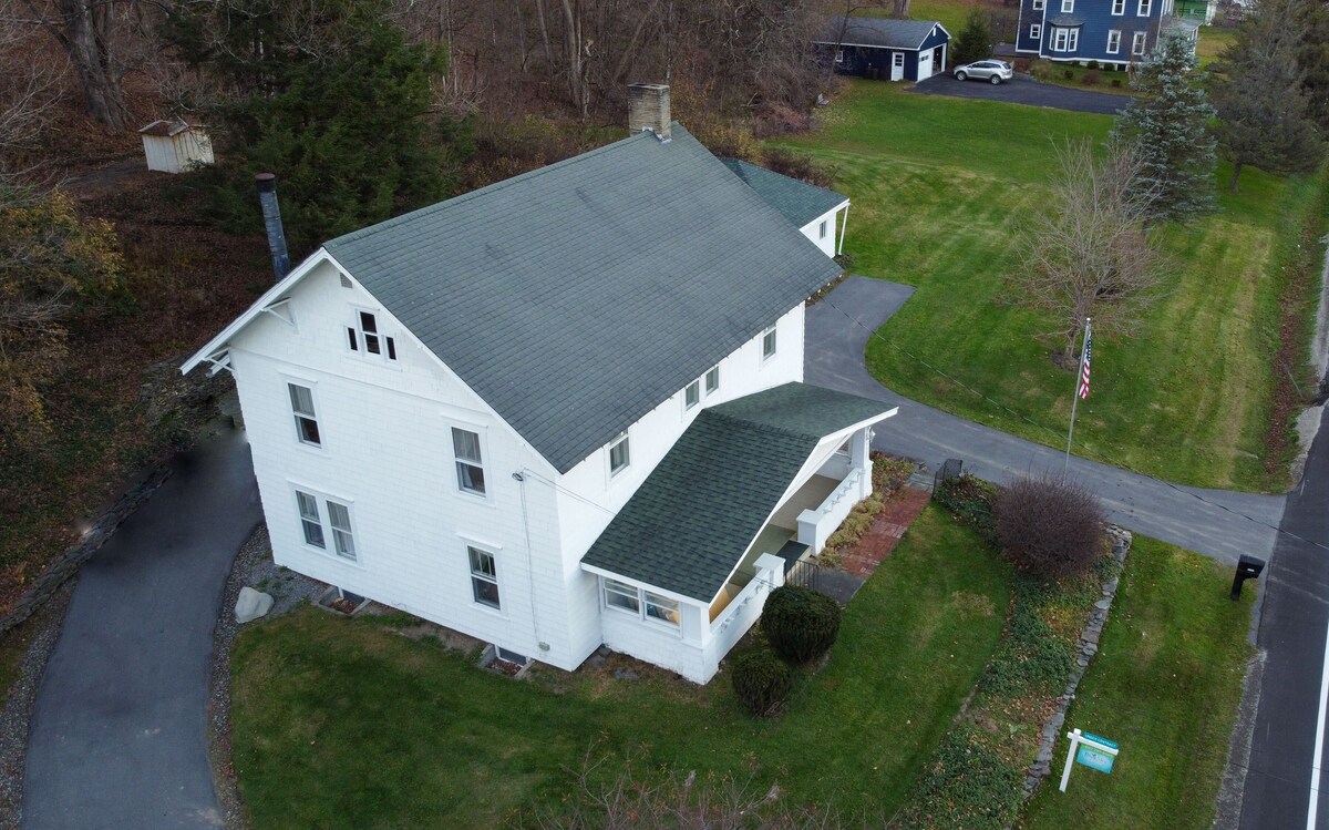 1st Class Rentals The Thurman Munson House Reviews, Deals & Photos 2024