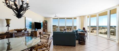 Smart TV, DVD player, ping pong, stereo