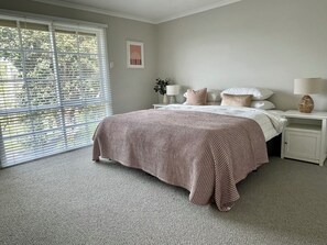 4 bedrooms, desk, iron/ironing board, WiFi