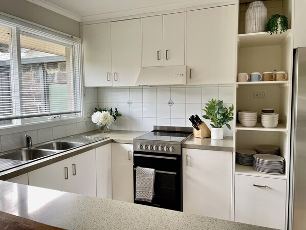 Fridge, microwave, oven, stovetop - Your perfect beach home. (Ocean Grove)