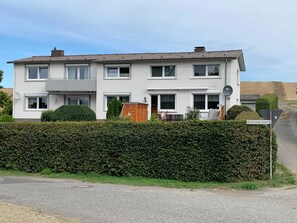 Unclassified image, 3 of 23, button