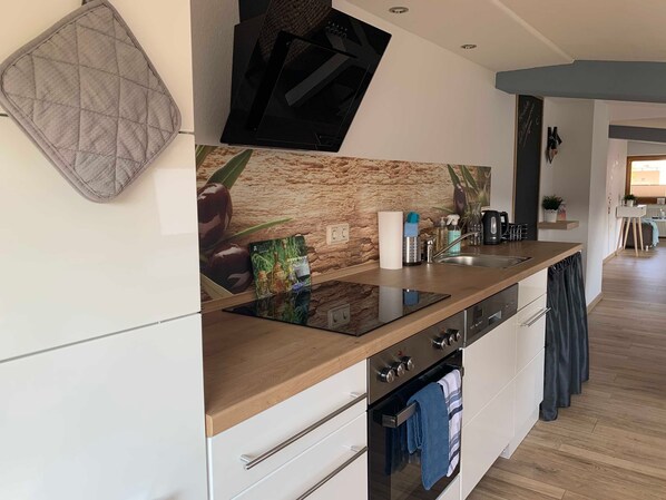 Unclassified image, 1 of 23, button