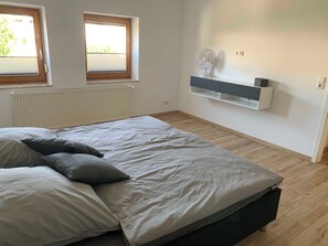 Unclassified image, 2 of 23, button