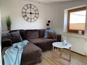 Unclassified image, 5 of 23, button