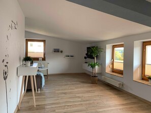 Unclassified image, 2 of 23, button