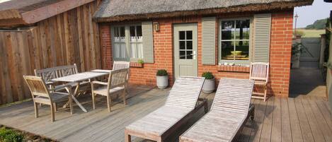 تناول الطعام بالخارج