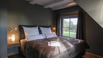 Schlafzimmer oben mit Gartenblick