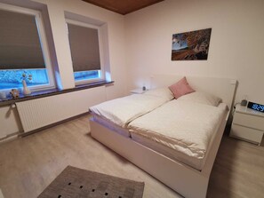 2 室のベッドルーム、旅行用ベビーベッド、WiFi、ベッドシーツ