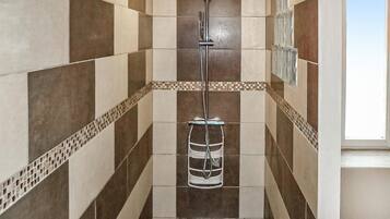 Combined shower/bathtub