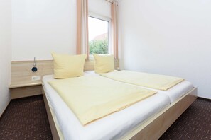 2 bedrooms, travel cot, WiFi