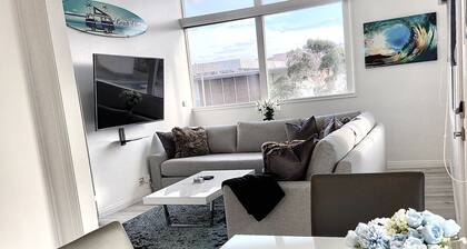 Stunning Beach Pad in Heart of Town - 2blks to Beach