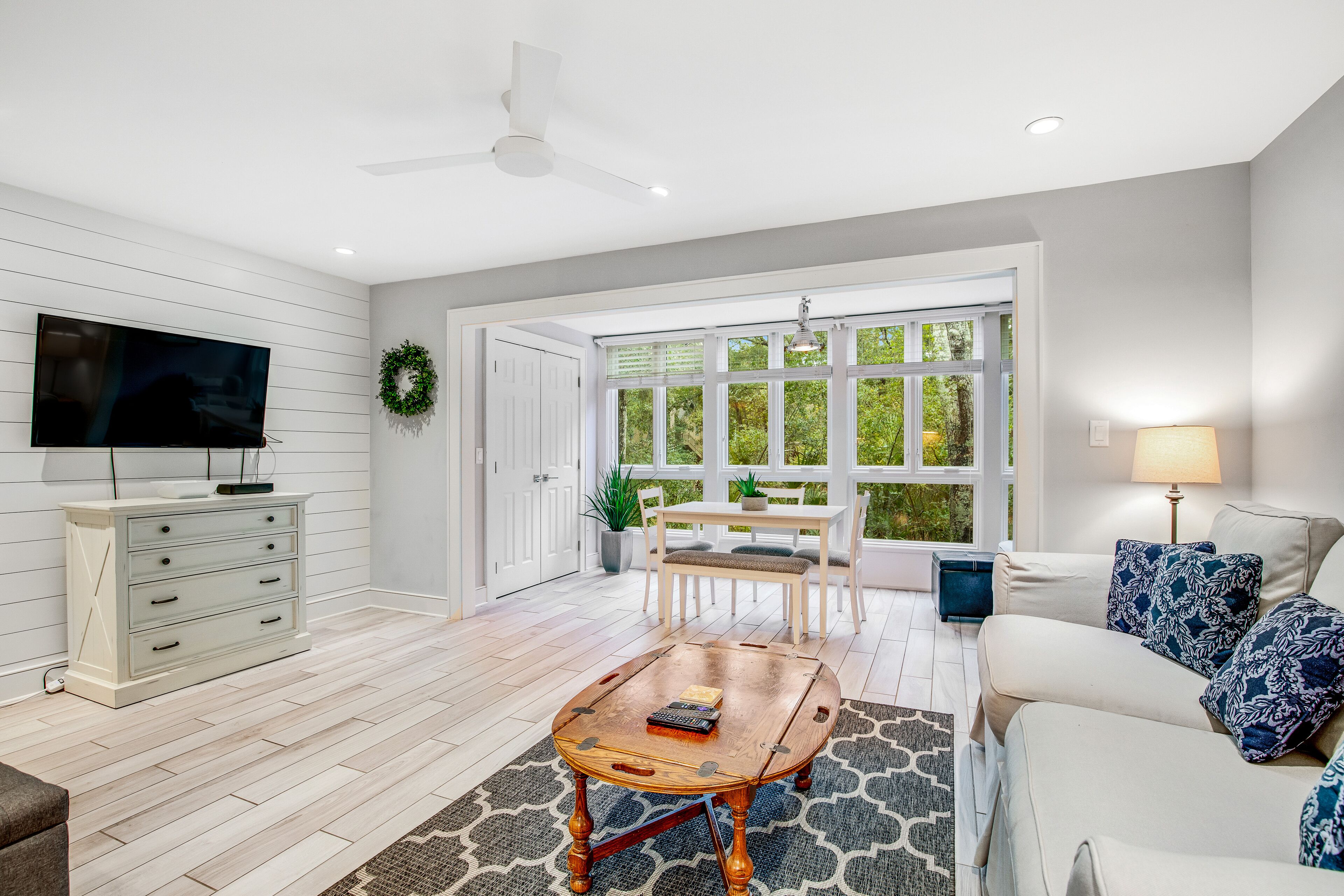 Family-friendly escapade w/beach access, shared tennis court, free WiFi, & more!