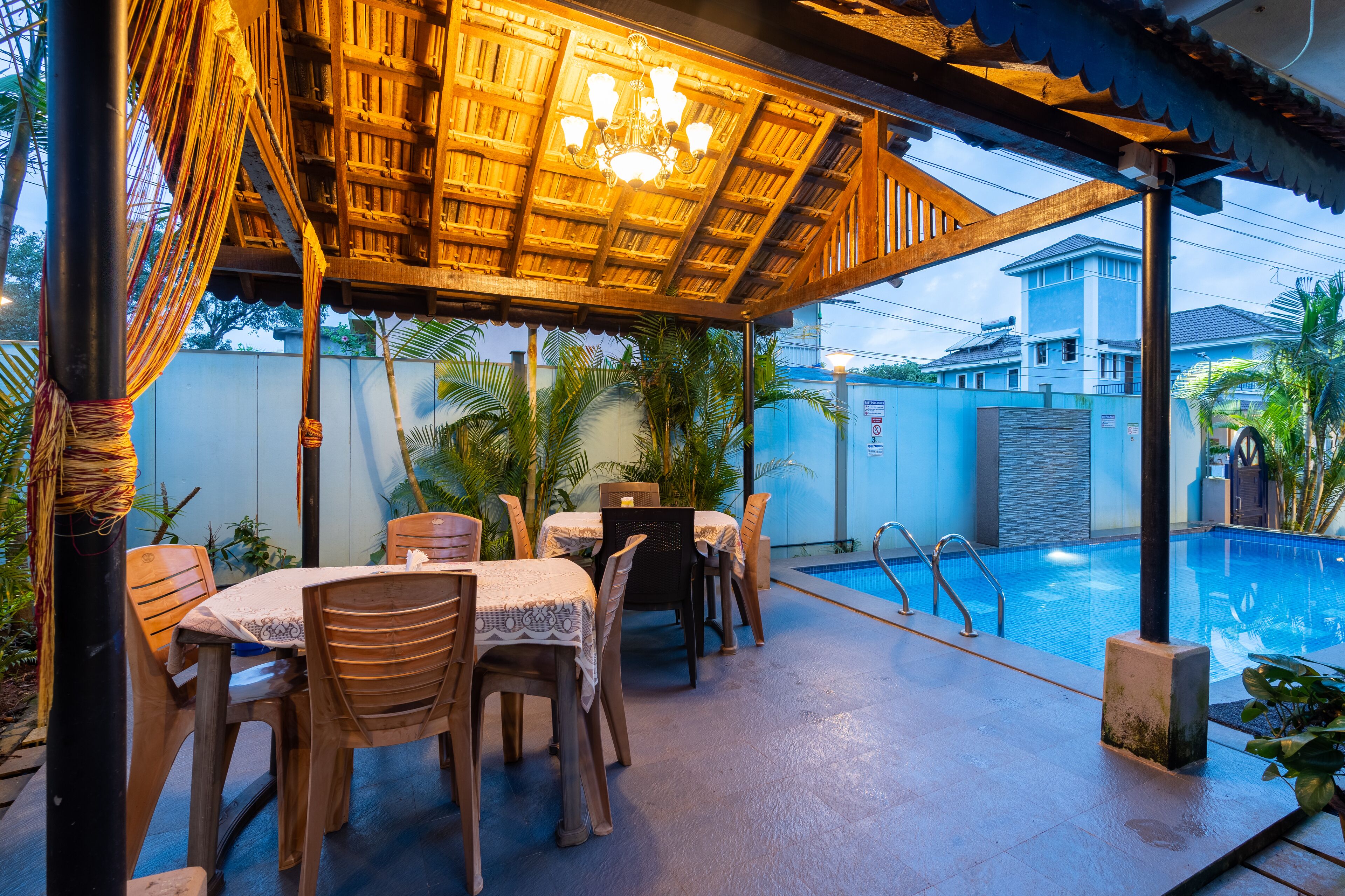  In Assagaon near Anjuna beach in a 2 bedroom apartment with a private pool